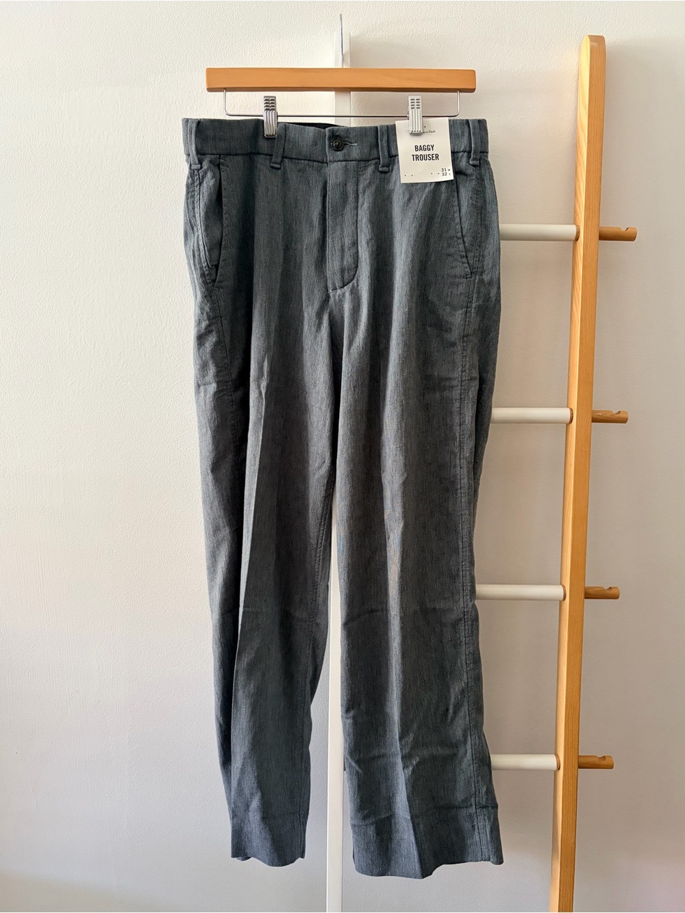 NWT Abercrombie & Fitch Men’s Gray Baggy Trousers